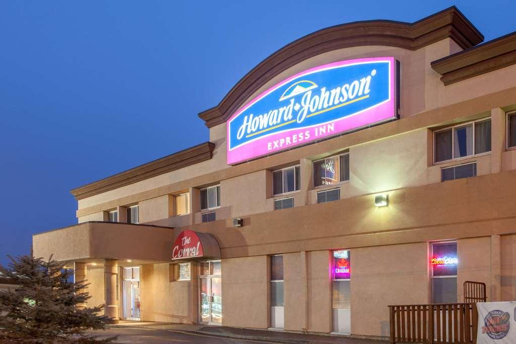 Howard Johnson By Wyndham Winnipeg West Exterior photo