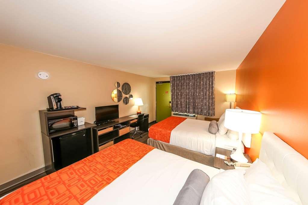 Howard Johnson By Wyndham Winnipeg West Room photo