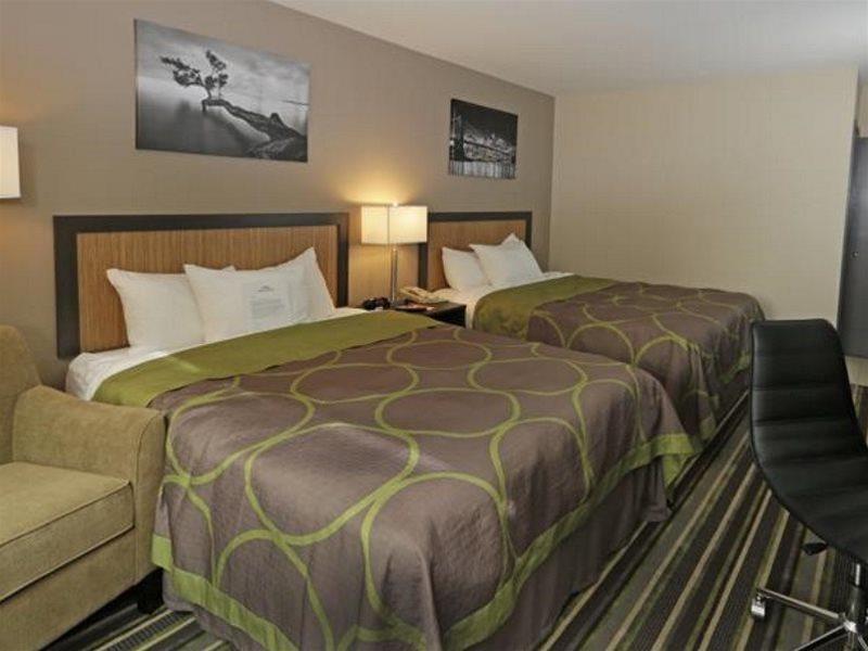 Howard Johnson By Wyndham Winnipeg West Exterior photo