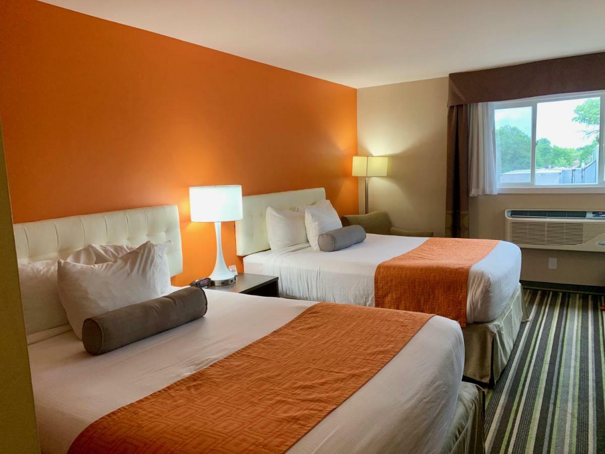Howard Johnson By Wyndham Winnipeg West Exterior photo